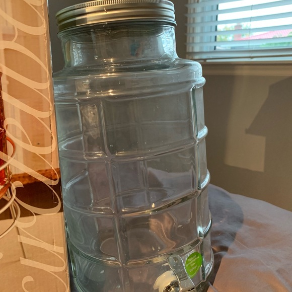 Newton Creek Dispenser - Beverages - Picture 6 of 6